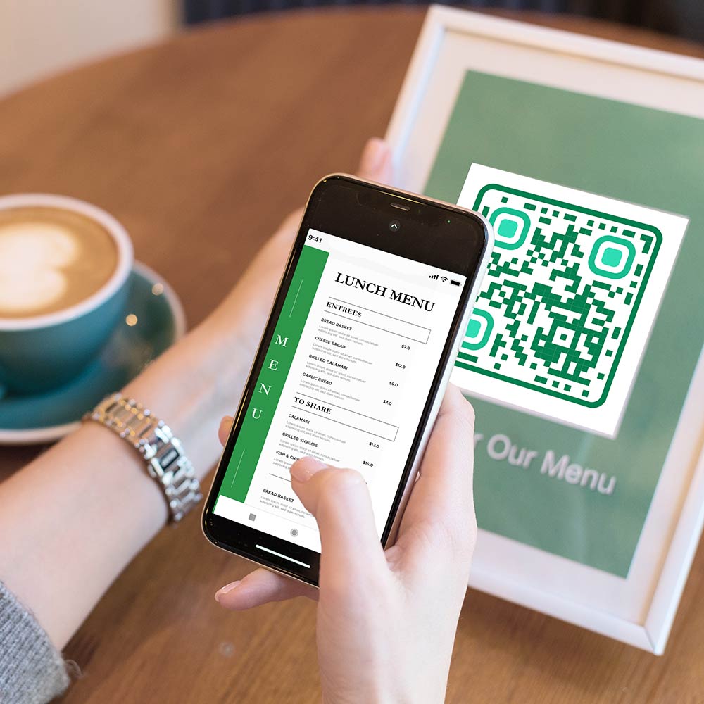 En meny med en webbadress som omvandlas till en QR-kod, vilket ger gästerna omedelbar tillgång till hela menyn