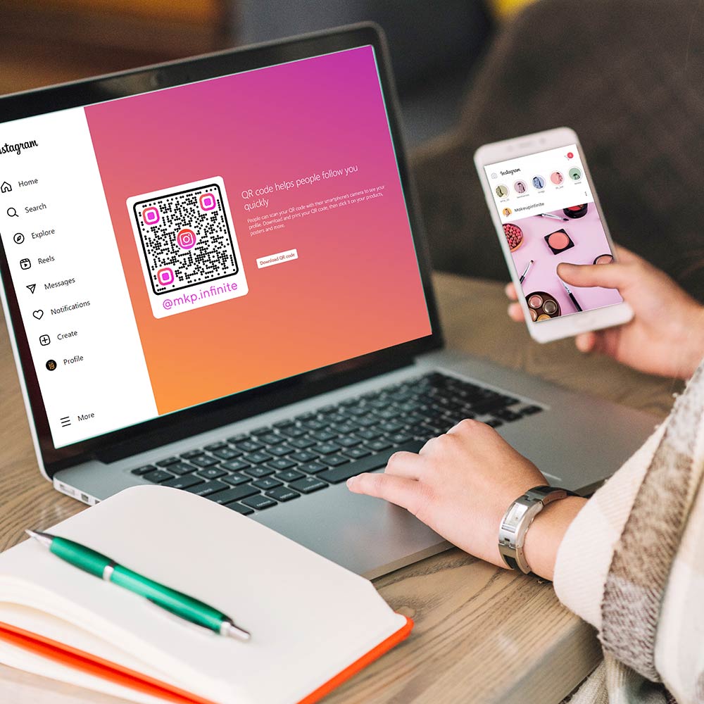 Instagram'ı görüntüleyen bir masaüstü ekranı ve mobil cihazından QR kodu tarayan bir kullanıcı