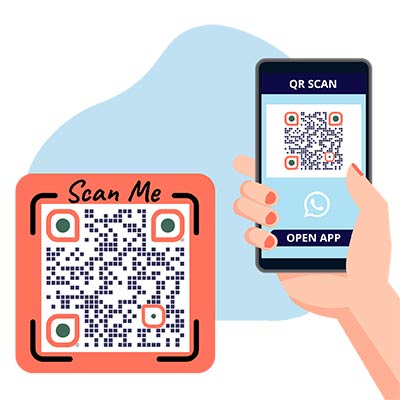 Una mujer escanea un QR de Whatsapp con su teléfono