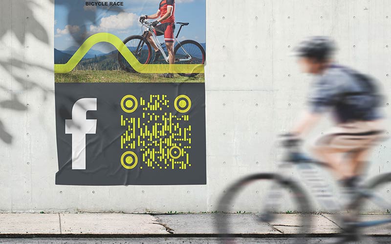 Cartel con código QR para la página FB de una tienda de artículos deportivos