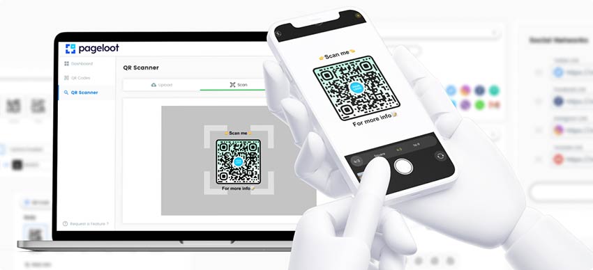 Un hombre muestra cómo escanear un código QR de un texto con un portátil y un smartphone