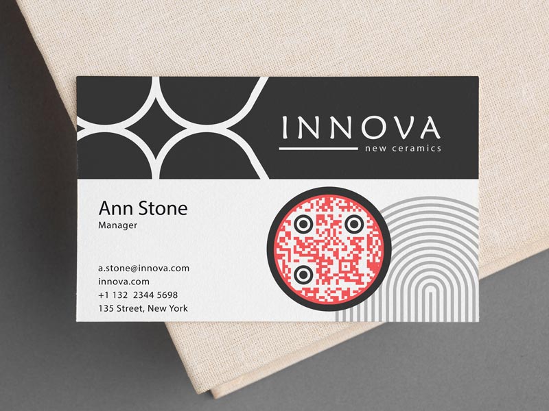 Un código QR múltiple impreso en tarjetas de visita