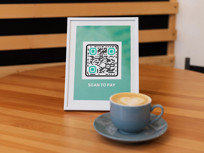 Maksmine QR-koodi abil kohviku stendil
