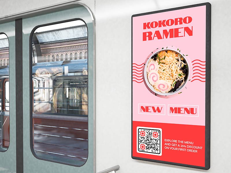 Un código QR de Menú pegado en la ventanilla de un tren público y en una valla publicitaria