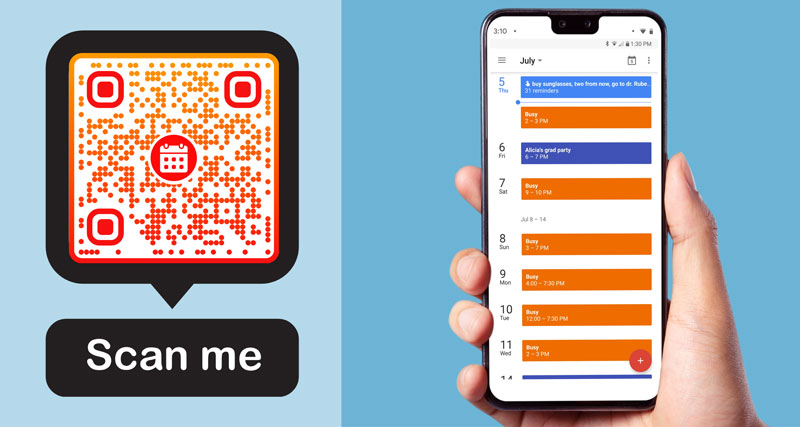 Un empleado escanea el código QR de Google Calendar de un directivo que se encuentra en la puerta de su despacho