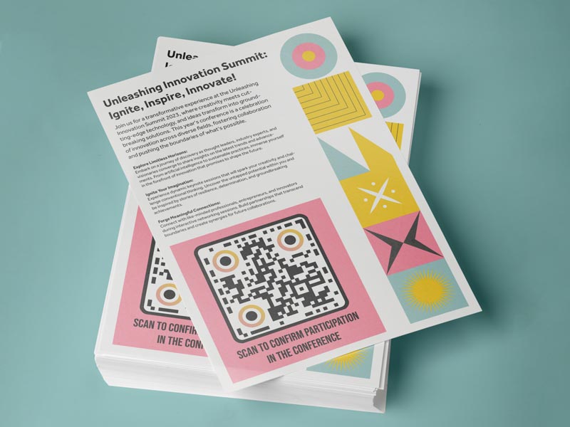 Konverentsil jagatakse osalemise QR-koodiga flaiereid.